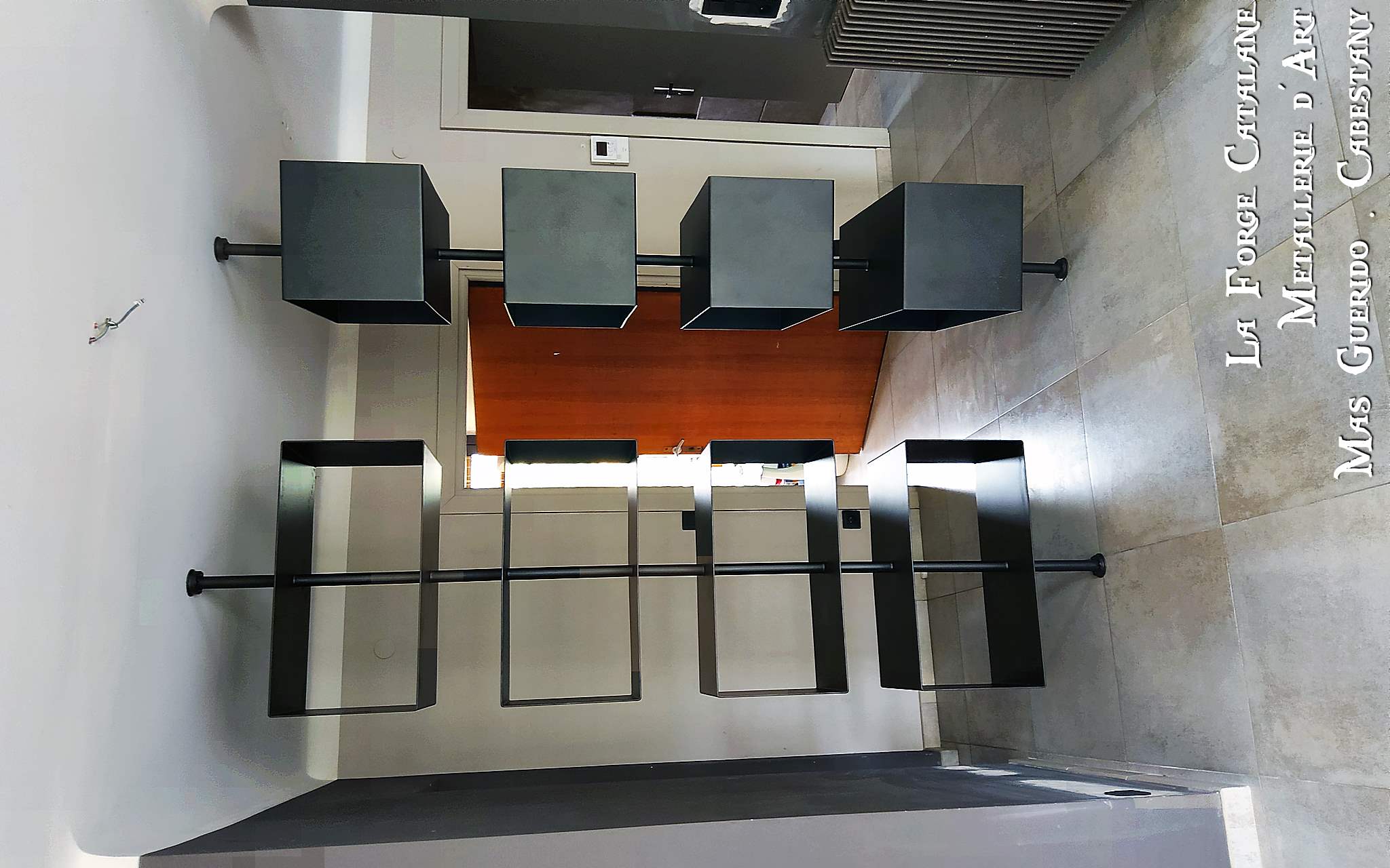 Etagere tournante en fer forge catalane.jpg